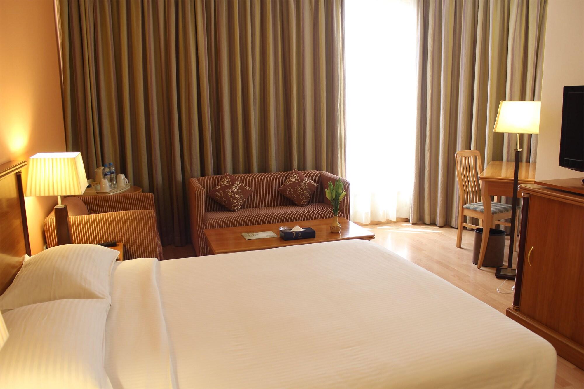 Le Royal Express Salmiya Hotel Exterior foto
