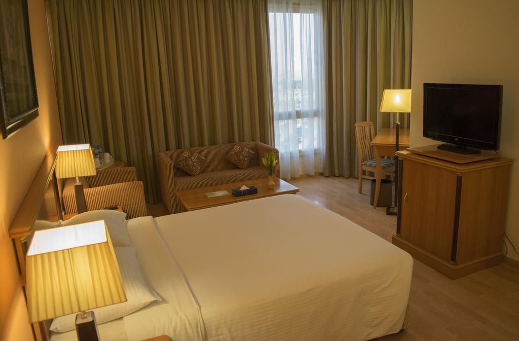 Le Royal Express Salmiya Hotel Exterior foto