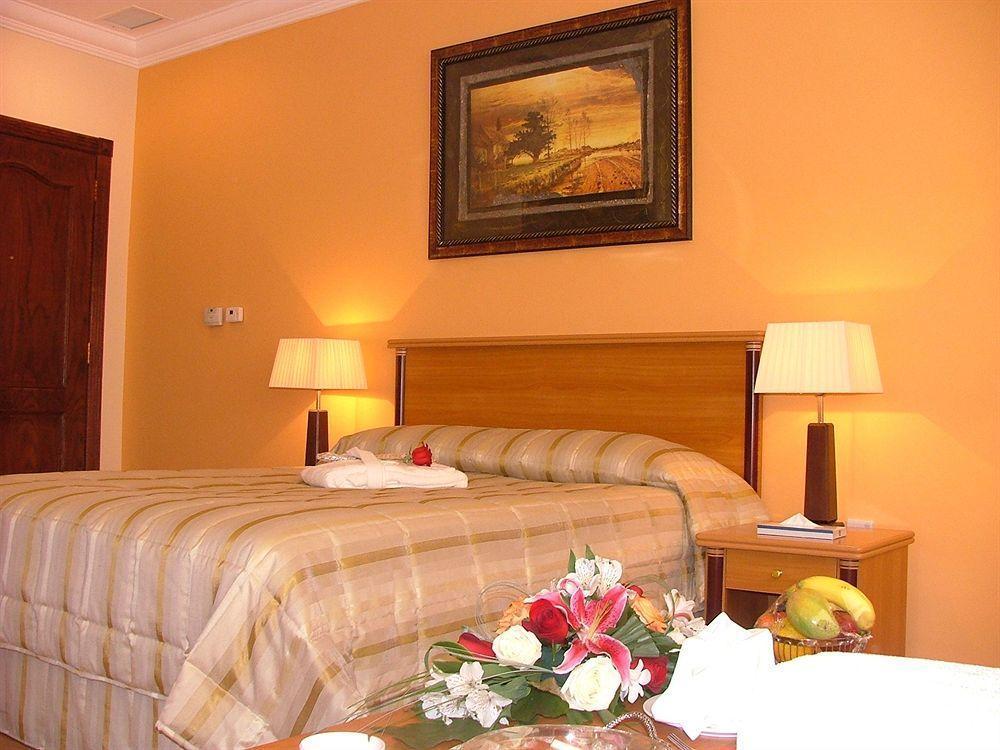 Le Royal Express Salmiya Hotel Exterior foto